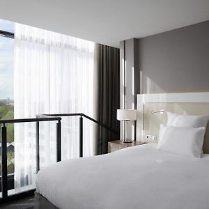 Dwupoziomowy apartament z łóżkiem king-size